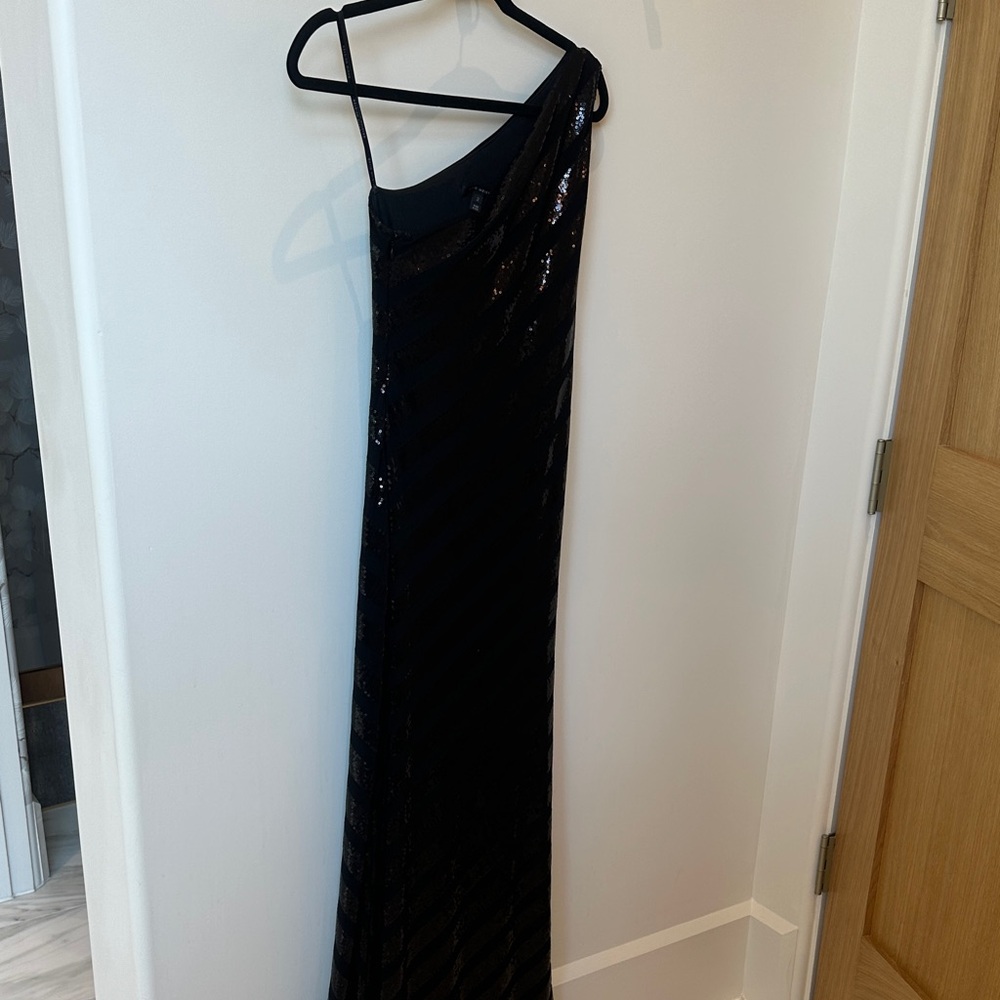 Elegant Black One-Shoulder Gown